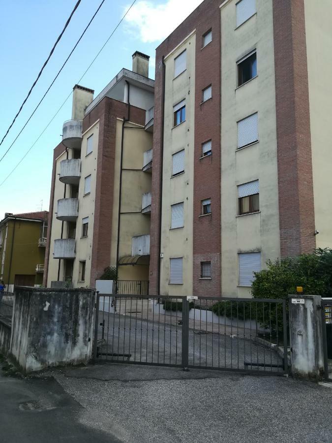 Yellow House Vicenza Esterno foto